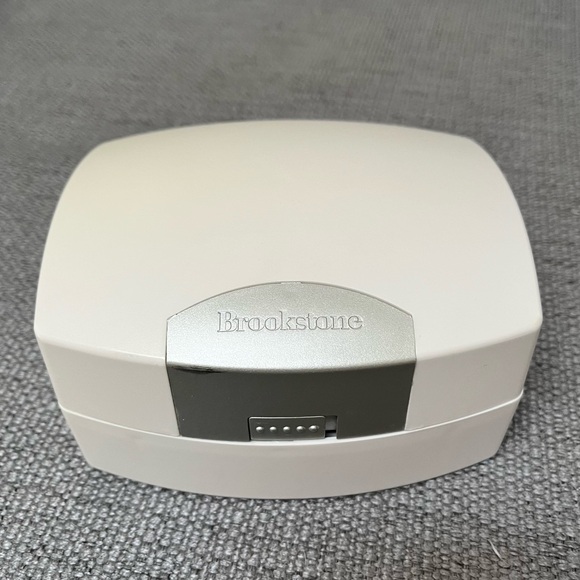 Brookstone Dual Wattage Converter Kit 50W/1800W Travel Voltage Adapter Plugs - Picture 3 of 11